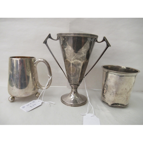 117 - Silver collectables, viz. a twin handled trophy cup&nbsp; London 1933&nbsp; 5.5