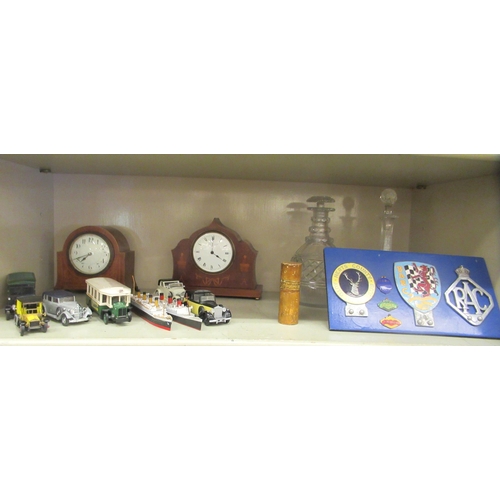 219 - A mixed lot: to include British Automobile Racing Club badges 1951-1954; and two dissimilar early 20... 