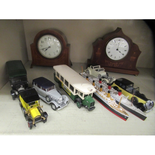 219 - A mixed lot: to include British Automobile Racing Club badges 1951-1954; and two dissimilar early 20... 