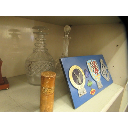 219 - A mixed lot: to include British Automobile Racing Club badges 1951-1954; and two dissimilar early 20... 