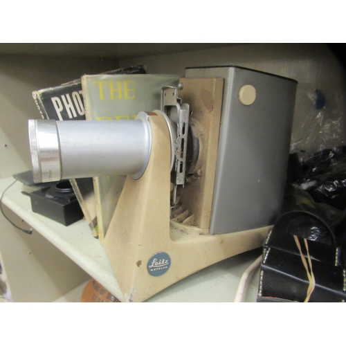 59 - Photographic equipment: to include a Penmax YN3 camera; and flashbulbs