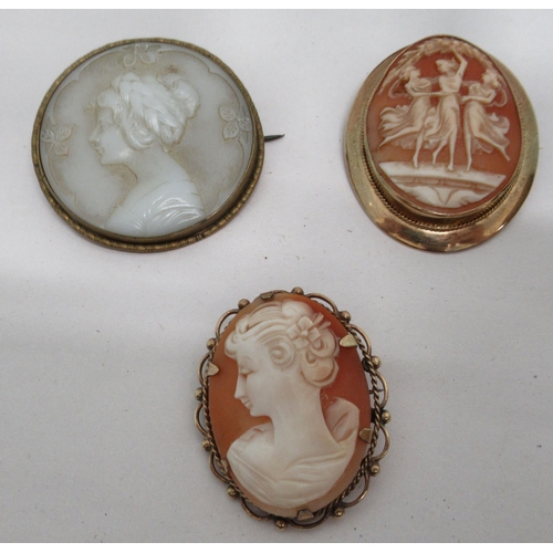81 - Items of personal ornament: to include a 9ct gold framed cameo brooch; and a triple strand pearl nec... 