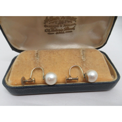 81 - Items of personal ornament: to include a 9ct gold framed cameo brooch; and a triple strand pearl nec... 