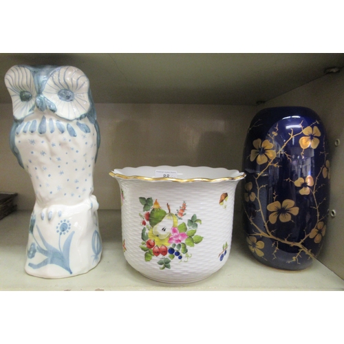88 - Ceramics: to include a Herend porcelain planter, decorated in bright colours and gilt bands  5