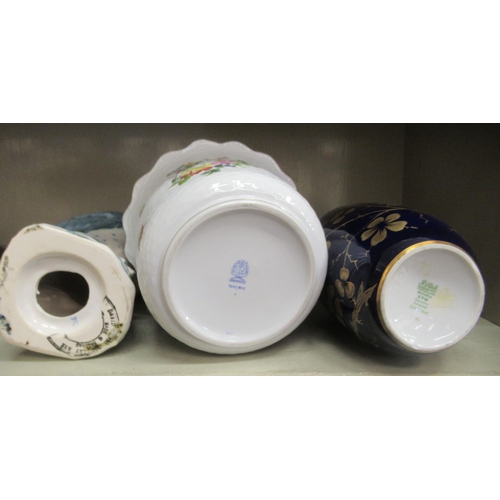 88 - Ceramics: to include a Herend porcelain planter, decorated in bright colours and gilt bands  5