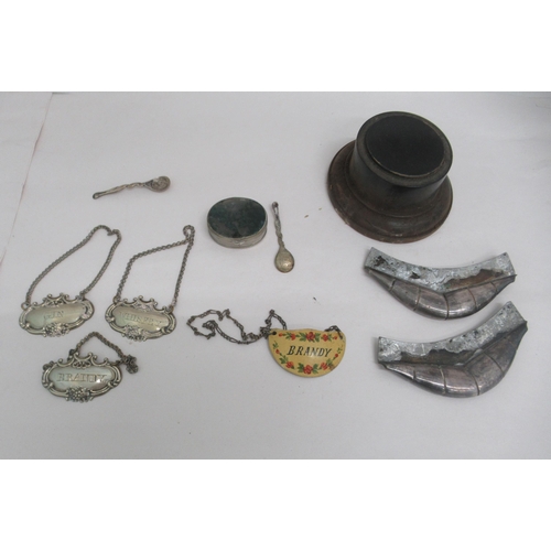 89 - Silver plate: to include a pair of late Victorian chambersticks  6