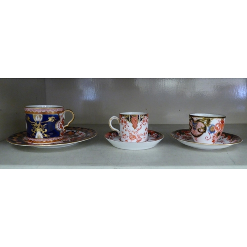 164 - Early 19thC & later ceramics, mainly Spode and Royal Crown Derby: to include a miniature vase&nb... 