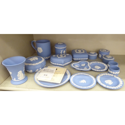 200 - Wedgwood powder blue jasperware collectables: to include a commemorative trinket box  4