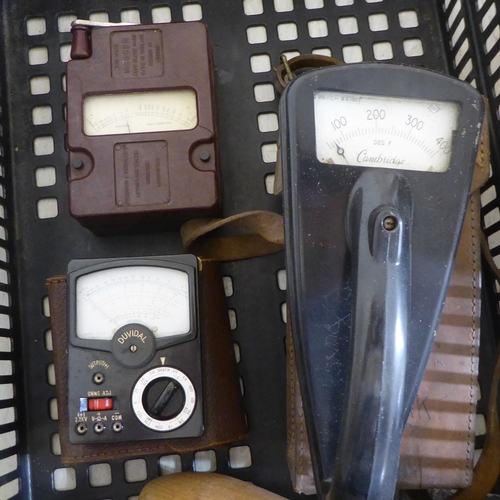 244 - Instruments and gadgets: to include a Universal Avo meter, model 8, mark III  cased