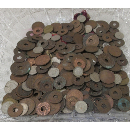 284 - Uncollated world coins: to include East African cents