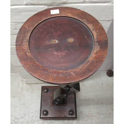 301 - Small 20thC furniture: to include a mahogany pedestal cake stand with a Lazy Susan action, five dish... 