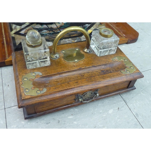 321 - A mixed lot: to include an early/mid 20thC butterfly wingware glazed mahogany tray  15