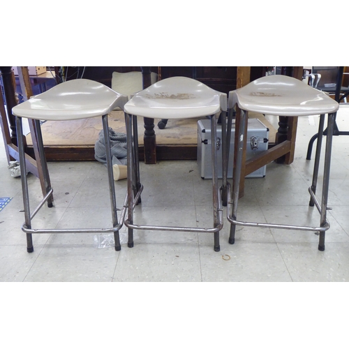 74 - A stacking set of five Steelux GLC design stools with moulded grey plastic seats and painted metal f... 