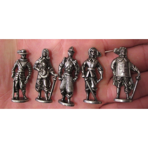 79 - A large quantity of cast metal model soldiers  1.5