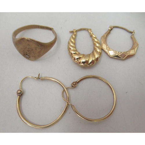 260 - Gold and yellow metal jewellery: to include a 9ct gold earring