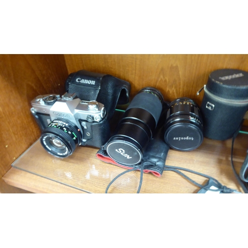 275 - Photographic equipment: to include a Canon FX