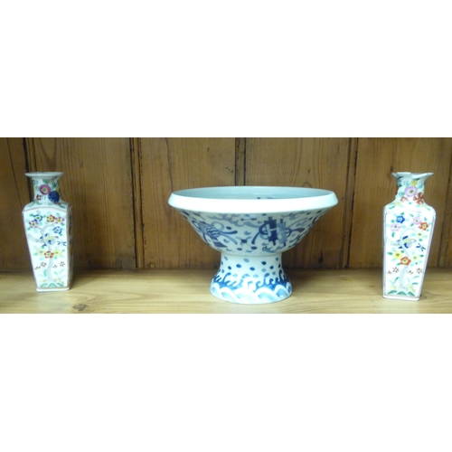 4 - Table ceramics: to include Meissen porcelain Onion pattern bowls and plates  largest 9.5