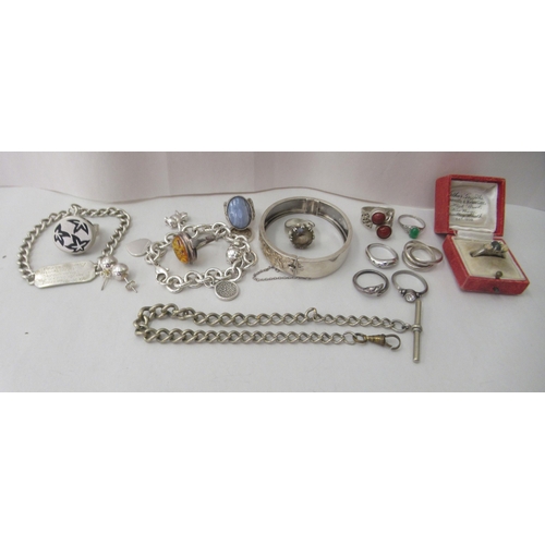 93 - Silver, silver coloured and white metal jewellery: to include dress rings; and four charm bracelets&... 