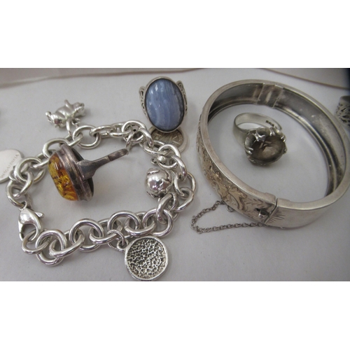 93 - Silver, silver coloured and white metal jewellery: to include dress rings; and four charm bracelets&... 