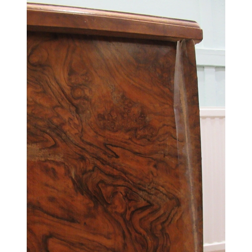 186 - A 19thC figured veneer walnut kneehole desk, over a shallow frieze drawer, flanked by six short draw... 