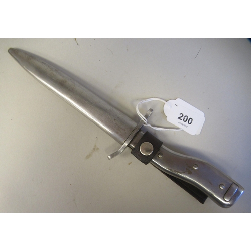 200 - A German Demag Duisberg all steel trench knife with a 'crank' handle and bayonet fittings, the blade... 