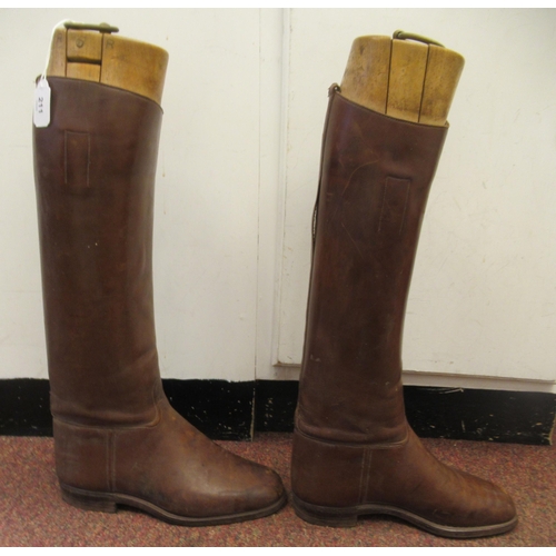 211 - A pair of gentlemen's Craig & Davies military brown leather field boots (approx.size 9) with woo... 