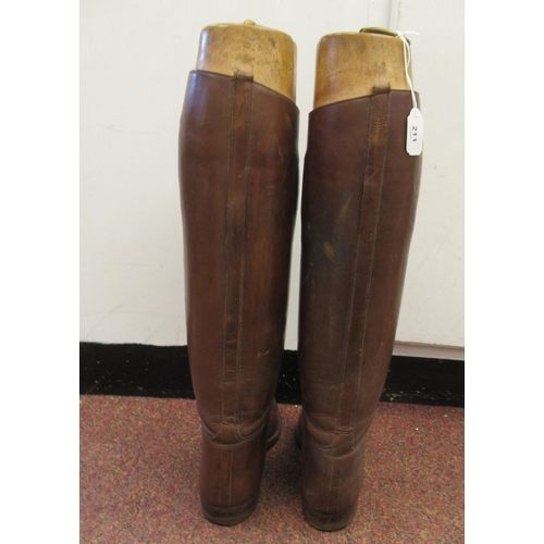 211 - A pair of gentlemen's Craig & Davies military brown leather field boots (approx.size 9) with woo... 