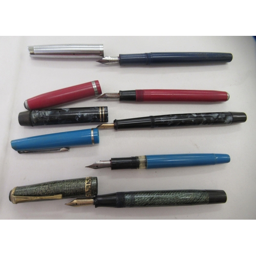 235 - A mixed lot: to include five various fountain pens; a 9ct gold amethyst and seed pearl set pendant; ... 