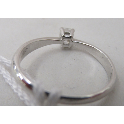 365 - An 18ct white gold single stone diamond set ring 