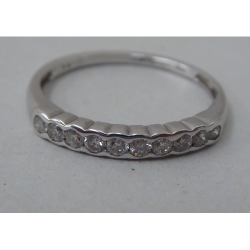 367 - An 18ct white gold rubover set diamond ring 