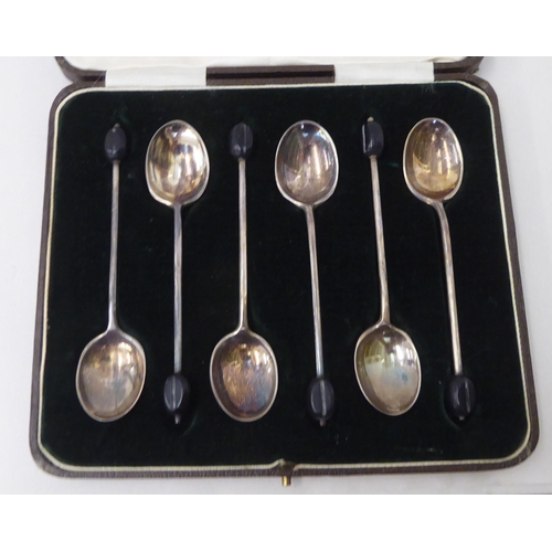 201 - A set of six silver bean terminal coffee spoons  Sheffield 1927 in the original case