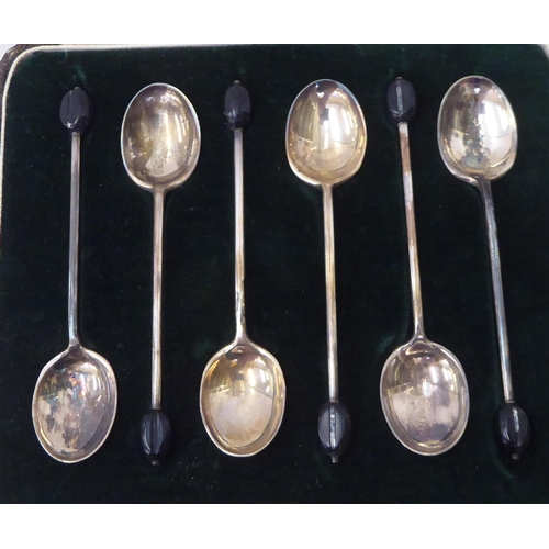 202 - A set of six silver bean terminal coffee spoons  Sheffield 1927 in the original case