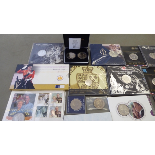 217 - Collectors coins: to include an Elizabeth II Commemorative £5 coin 