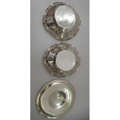 122 - Silver items: to include a pair of shallow dishes with pierced gallery borders; and a plate  4