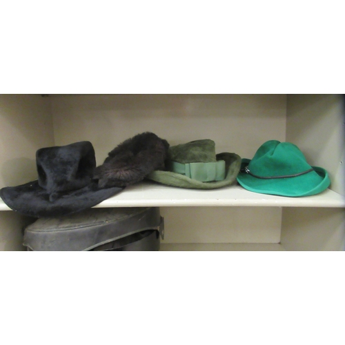 132 - Early 20thC and later hats and wigs: to include felt examples 