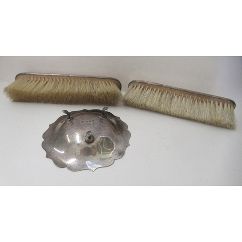 15 - Silver collectables: to include a petal shaped pin dish  Birmingham 1924  4.5