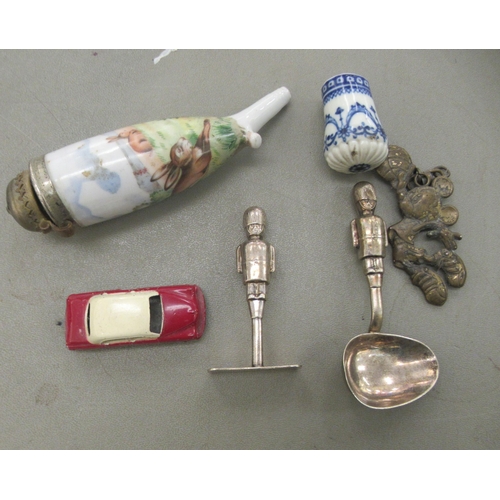 257 - A mixed lot: to include a baby's silver plated pusher and feeder, fashioned as soldiers