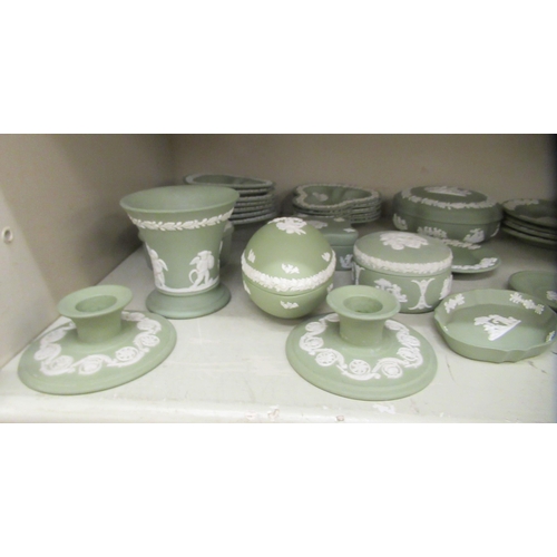 285 - Wedgwood green, black and other jasperware collectables: to include vases and trinket boxes