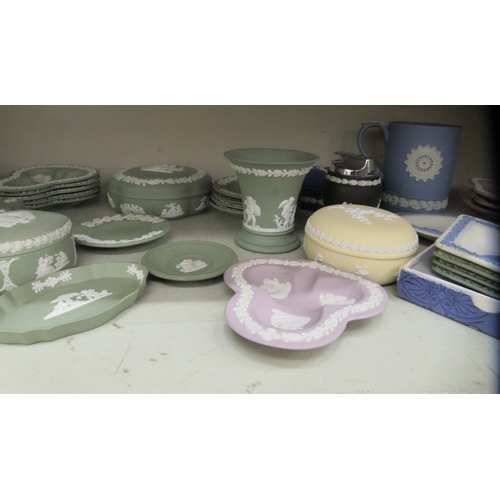 285 - Wedgwood green, black and other jasperware collectables: to include vases and trinket boxes