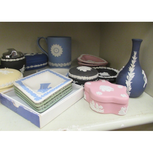 285 - Wedgwood green, black and other jasperware collectables: to include vases and trinket boxes