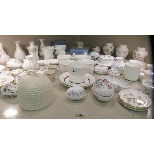 280 - Wedgwood bone china Wild Strawberry and other pattern ornament, trinket boxes and tableware 