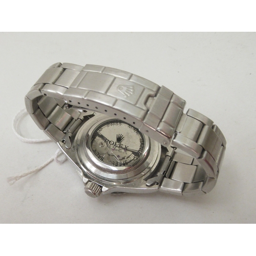 65 - A stainless steel cased bracelet wristwatch, faced by a baton dial with date aperture