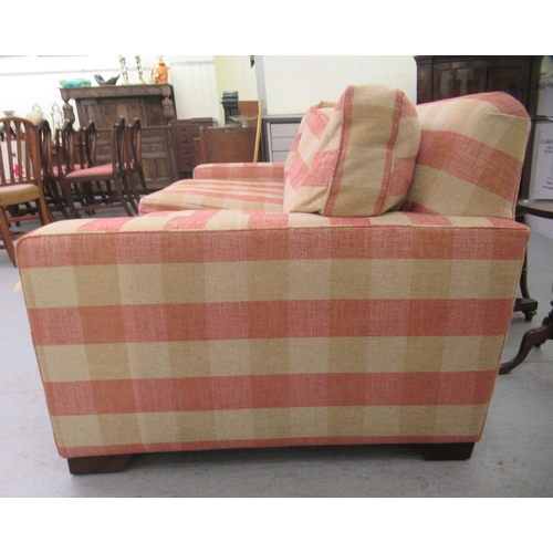 137 - A modern Kingcome two person bed settee, upholstered in a chequered patterned fabric