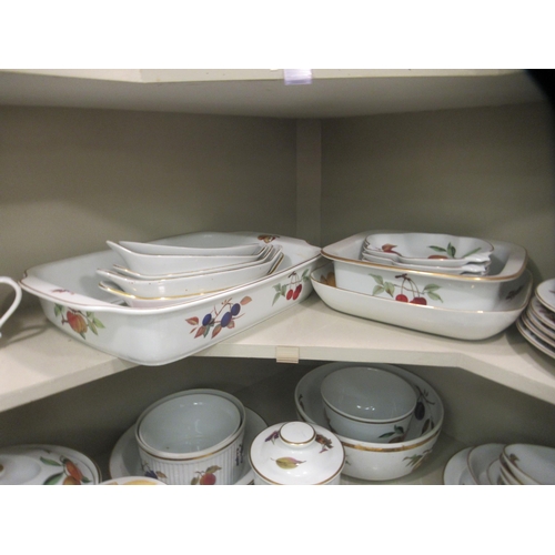 26 - Royal Worcester china Evesham pattern tableware