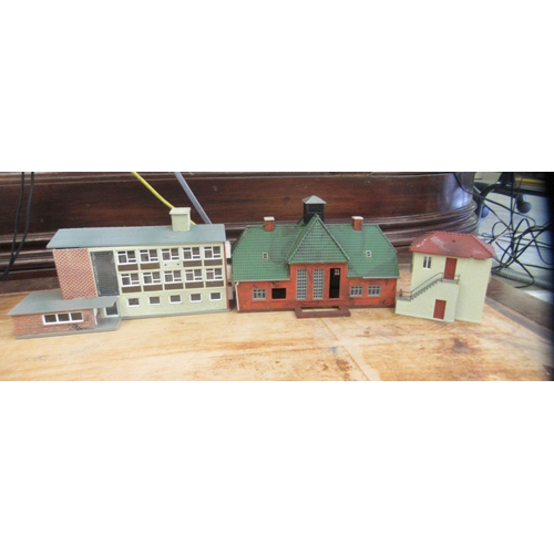 96 - Model train related accessories: to include buildings, houses and bridges