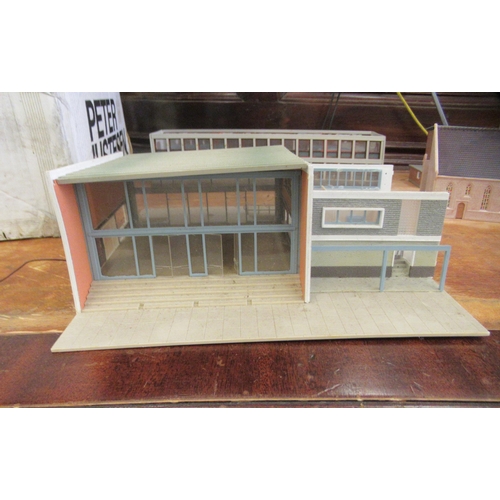 96 - Model train related accessories: to include buildings, houses and bridges