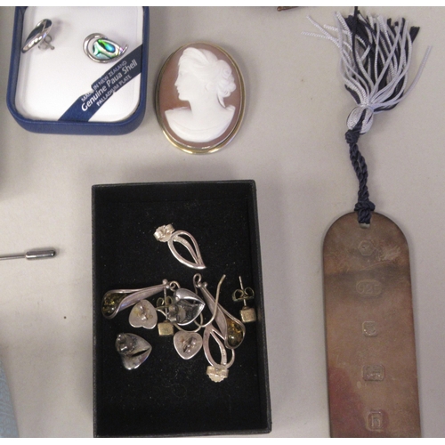 10 - Mixed jewellery and other items of personal ornament: to include a silver hat pin and medallion