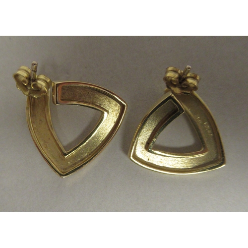 17 - A pair of 18ct gold earrings of triangular outline 