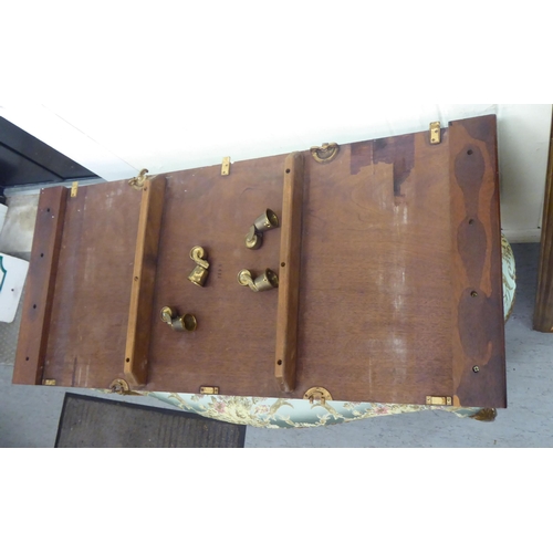 177 - A late Victorian mahogany extending dining table, the top with round corners, raised on bulbous turn... 