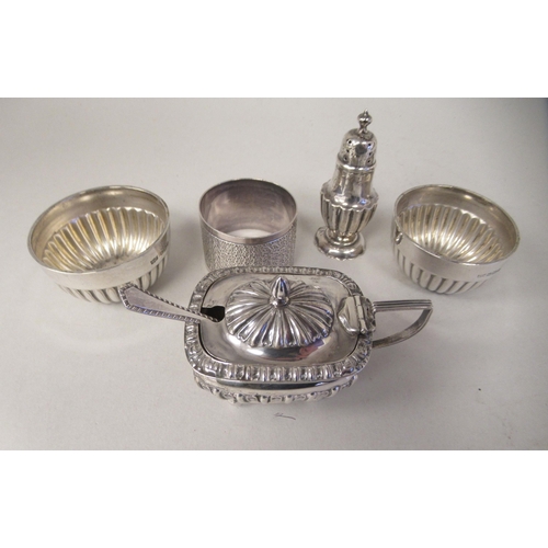 20 - Silver items, viz. a pair of demi-reeded salt cellars with blue glass liners; a lidded reeded and fl... 